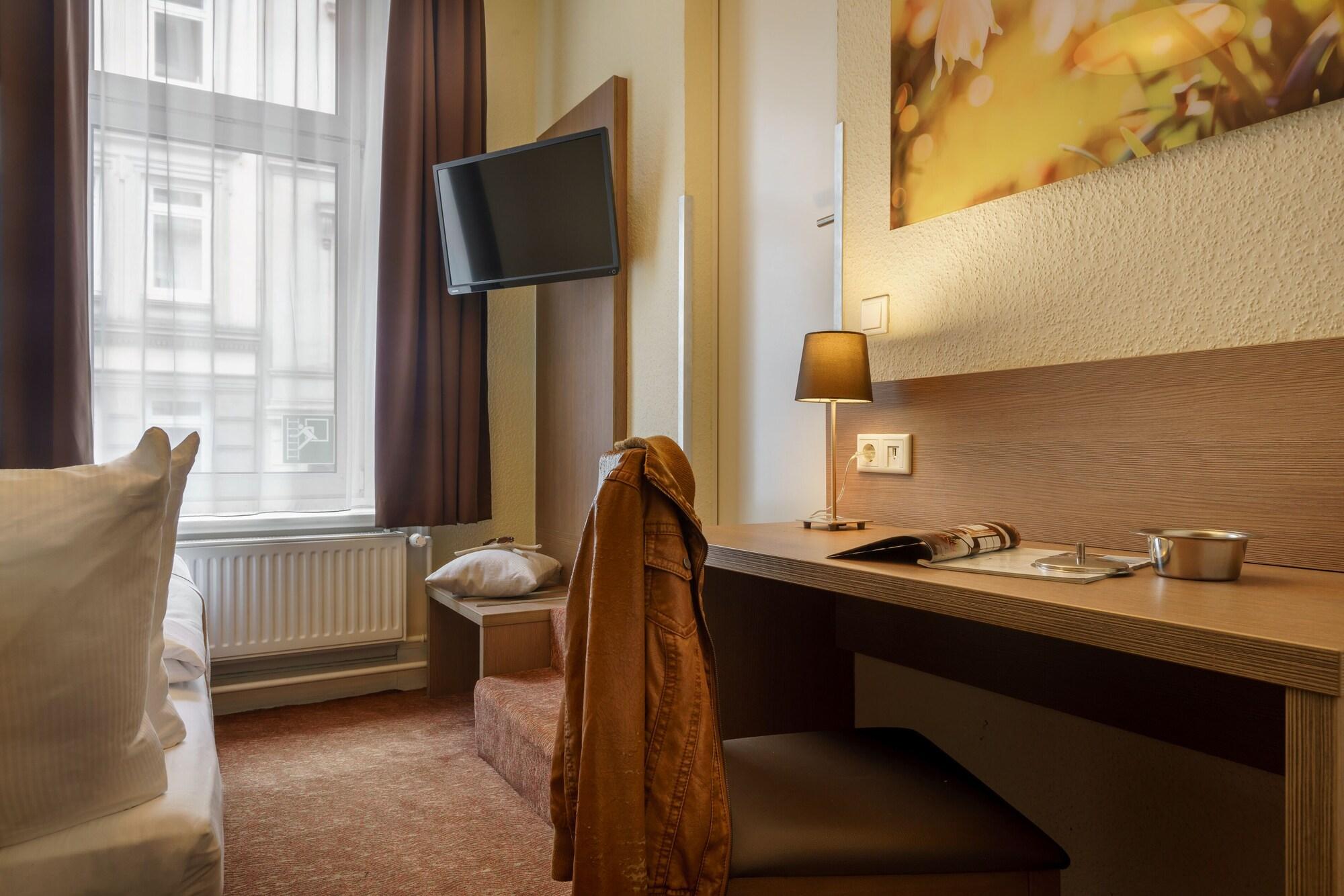 Hotel Alster Hamburg Exterior photo